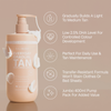 Eine Pumpflasche Bali Body Everyday Gradual Tan, umgeben von Lotionswirbeln, mit fünf Symbolen und einem Text, der die Vorteile und Eigenschaften des Produkts beschreibt.