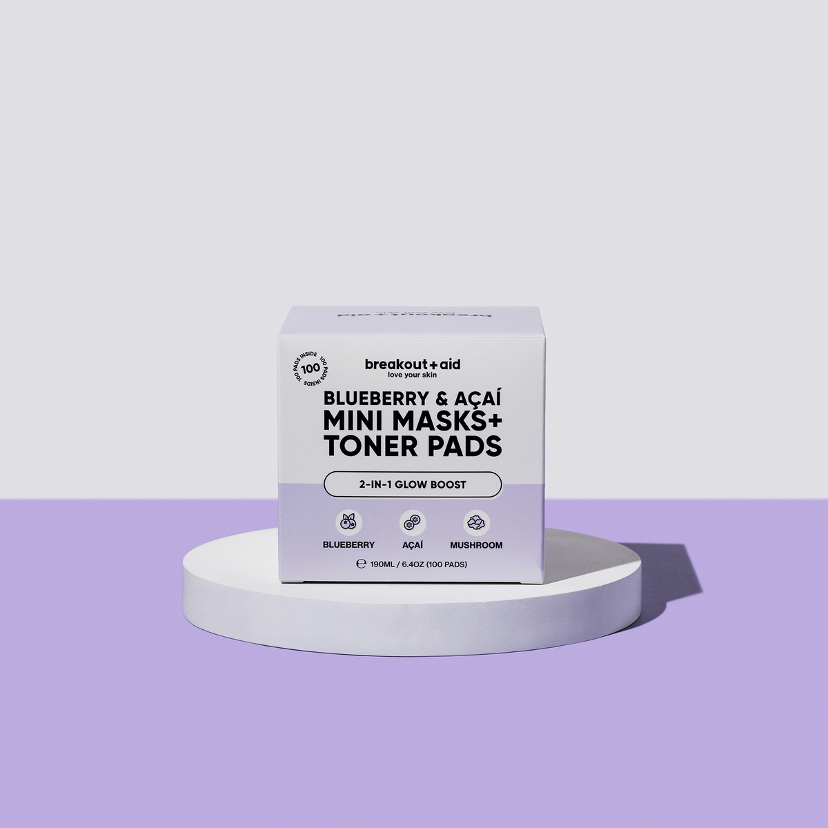 Quadratische Schachtel mit Breakout+Aid Mini-Masken mit Heidelbeere und Açaí sowie Toner-Pads mit Inhaltsstoffen aus Heidelbeere, Açaí und Pilzen.