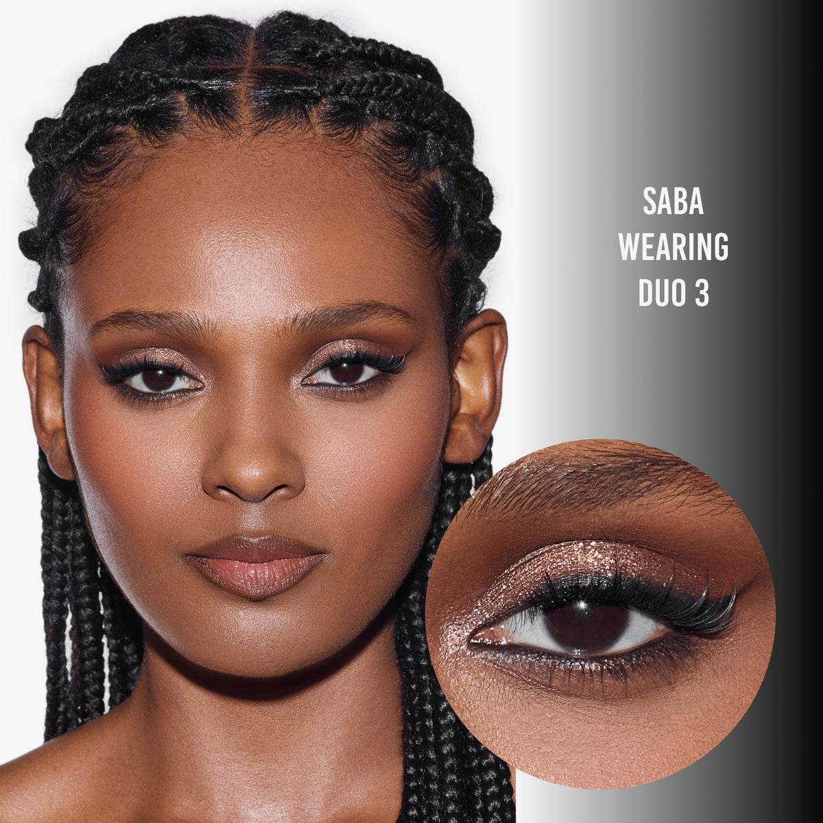 Model Saba trägt Duo 3 – schimmernder Bronze-Gold-Lidschatten mit Nahaufnahme des Auges, betont durch einen soften, definierten Look.