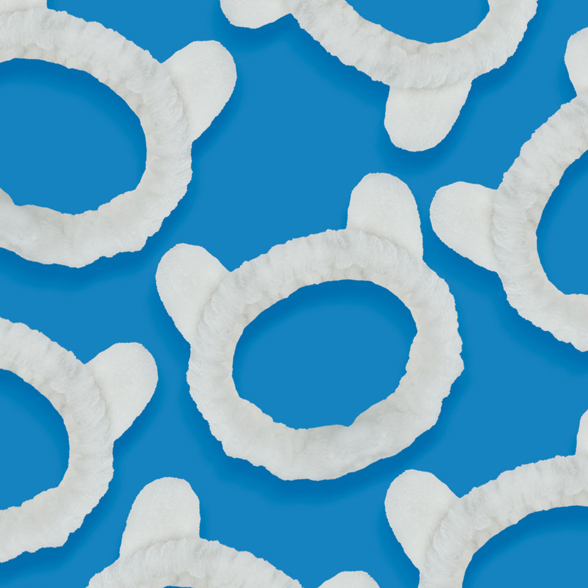 Mehrere weiße Adventure Time Finn the Human Head Bands auf blauen Untergrund.