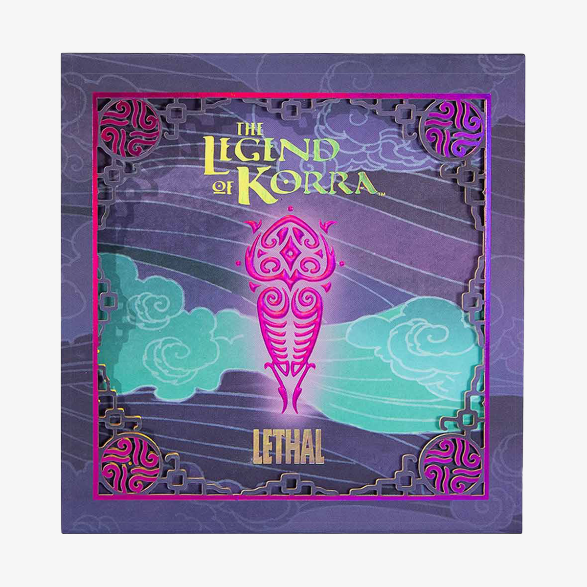 Lila Schachtel für die „The Legend of Korra – Vaatu“-Palette von Lethal Cosmetics, mit Wolken und rosa Akzenten.