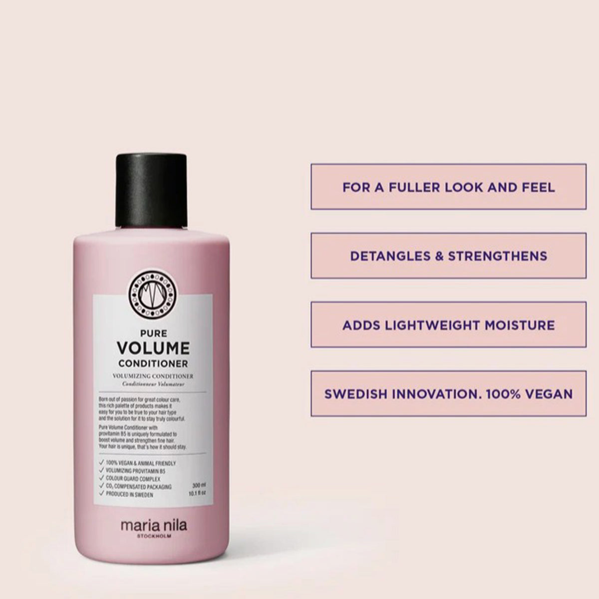Rosa Flasche Pure Volume Conditioner mit schwarzem Deckel aus der Pure Volume Beauty Bag 2025, neben Produktvorteilen auf blassrosa Hintergrund.