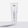 Basic tøday Base Hydration Cream von Nø Cosmetics steht aufrecht auf einer hellen Fläche und wirft einen Schatten.