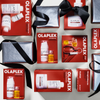OLAPLEX Hydration Heroes Holiday Kit 2026 – Haarpflege-Geschenksets in Schachteln, arrangiert auf weißem Hintergrund mit schwarzen Schleifen als Akzente.
