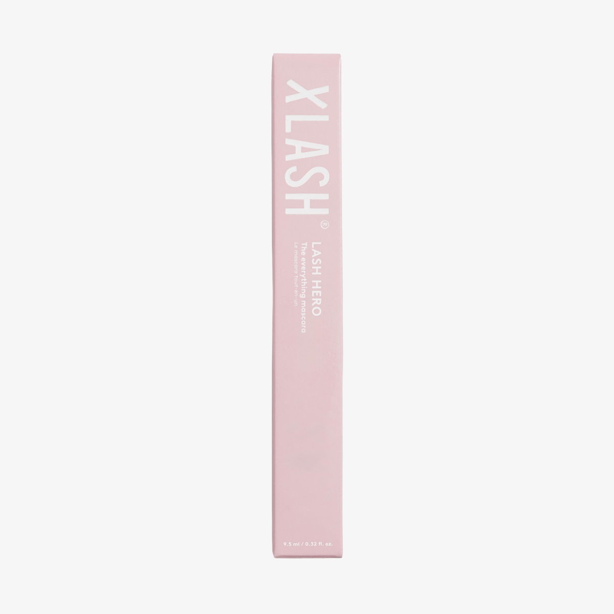 Eine hohe, rosa, rechteckige Schachtel mit der Aufschrift „XLASH Lash Hero Mascara“ auf einem schlichten weißen Hintergrund.