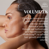 Eine Frau streicht sich über ihr nasses Haar; der Text wirbt für den „Abyssian Hello Volume Conditioner“ mit Reiswasser, der für Haarwachstum und mehr Volumen sorgen soll.