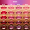 Vier Lippen sind mit dem „Glosswork 4D Ultra Shine“ von Danessa Myricks Beauty in den Farbtönen „Red Velvet“, „It Girl“, „Grape Soda“ und „Pink Sorbet“ geschminkt.