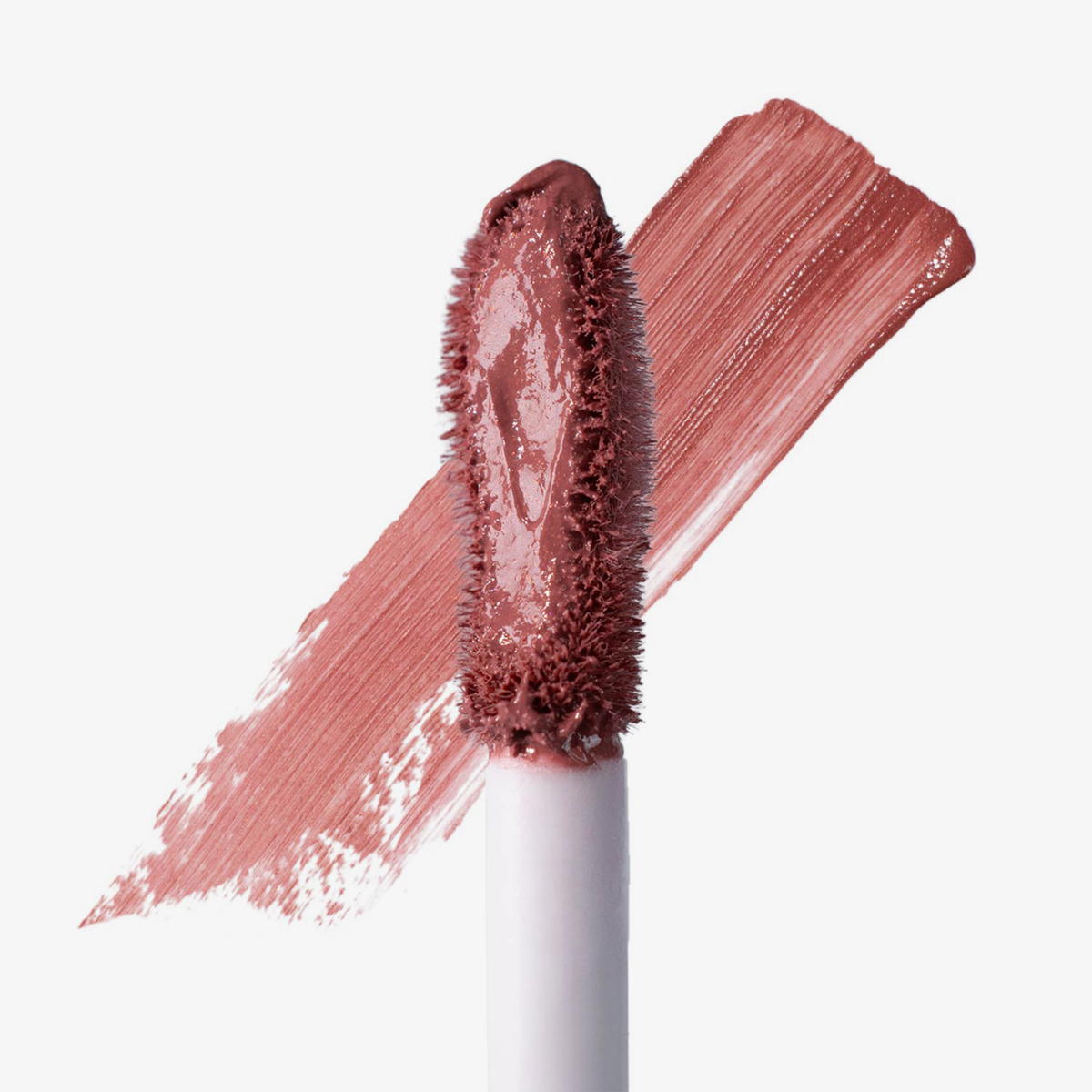 Eine Nahaufnahme des „Over The Garden Wall“ von Lethal Cosmetics – der flüssige Lippenstift „Scissors Velvet“ in der Farbe „Adelaide“ als Swatch auf weißem Hintergrund.