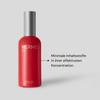 Rote MERME Fresh Dew Face Mist Flasche mit silberner Kappe, mit deutscher Beschriftung über minimale, effektive Inhaltsstoffe.