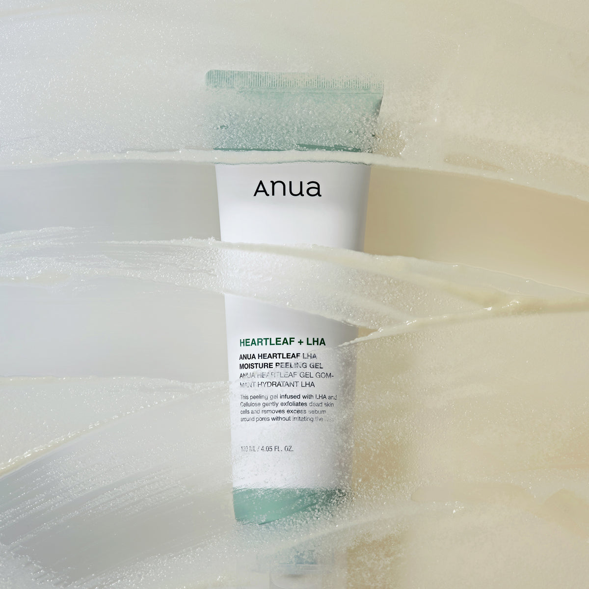 Eine Tube Heartleaf LHA Moisture Peeling Gel auf einer mattierten, streifigen Oberfläche.