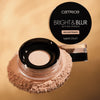 Catrice Cosmetics Bright & Blur Setting Powder in 030 Soft Peach, geöffnet mit verstreutem Puder.