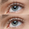 Zwei Nahaufnahmen eines Auges: oben ungeschminkte Wimpern, unten getuschte Wimpern mit Mascara für mehr Länge und Definition.