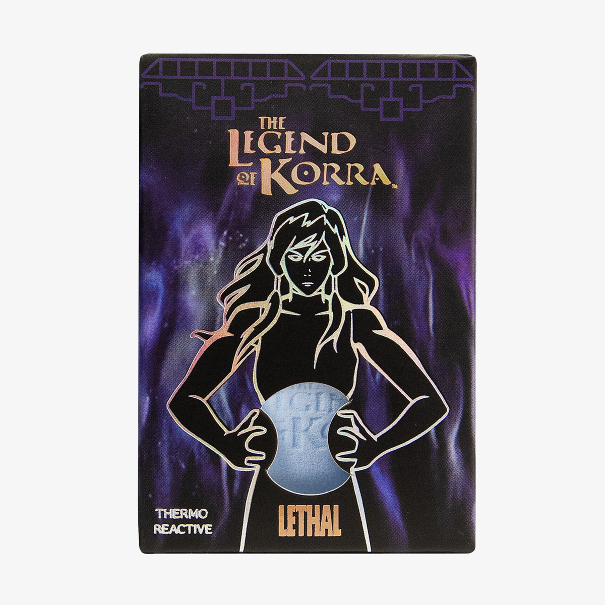 „Die Legende von Korra“ – Farbwechselnder Make-up-Schwamm „Spirit World“ von Lethal Cosmetics mit Korra und einem leuchtend violett-schwarzen Design.