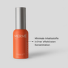 Orangefarbene Flasche mit der Aufschrift MERME Glowing Guard Face Oil mit silbernem Verschluss und deutschem Text über die wirksamen Inhaltsstoffe.