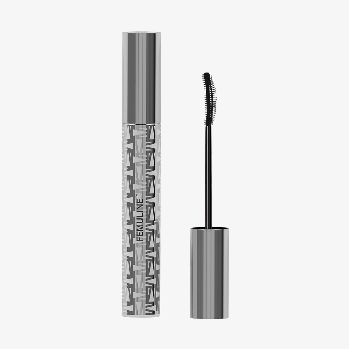 THE GLAM FEMULINE Mascara von Mesauda Beauty besteht aus einer silbernen Tube mit geometrischem Muster und einem geschwungenen Stift auf weißem Hintergrund.