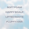 Der Text lautet: SHYNE Cloud Conditioner - weicher Schaum, glückliche Kopfhaut, angehobener Haaransatz und flauschiges Haar - alles vor dem Hintergrund eines wolkigen Himmels.