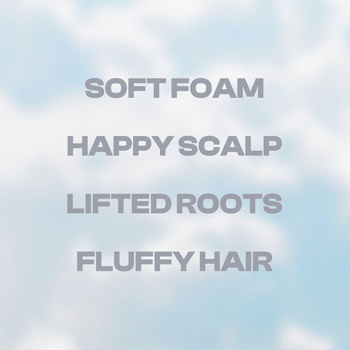 Der Text lautet: SHYNE Cloud Conditioner - weicher Schaum, glückliche Kopfhaut, angehobener Haaransatz und flauschiges Haar - alles vor dem Hintergrund eines wolkigen Himmels.
