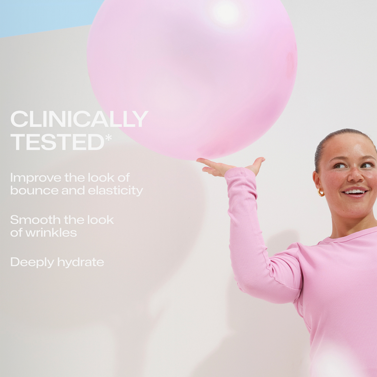Lächelnde Frau in Pink mit einem großen rosafarbenen Ball; Text hebt die klinischen Hautpflegevorteile von Lumene Nordic Bloom Bounce Moisturizer hervor.