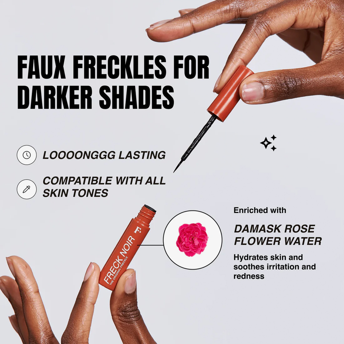 Eine Hand hält den Stift Freck Noir von Freck Beauty für künstliche Sommersprossen für dunklere Haut, dessen Eigenschaften und Vorteile in Text und Grafik dargestellt sind.