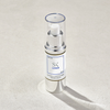 Eine 30-ml-Pumpflasche mit der Reparaturcreme Winter Collagen Bank Set mit der Aufschrift SK Lunar Restore.