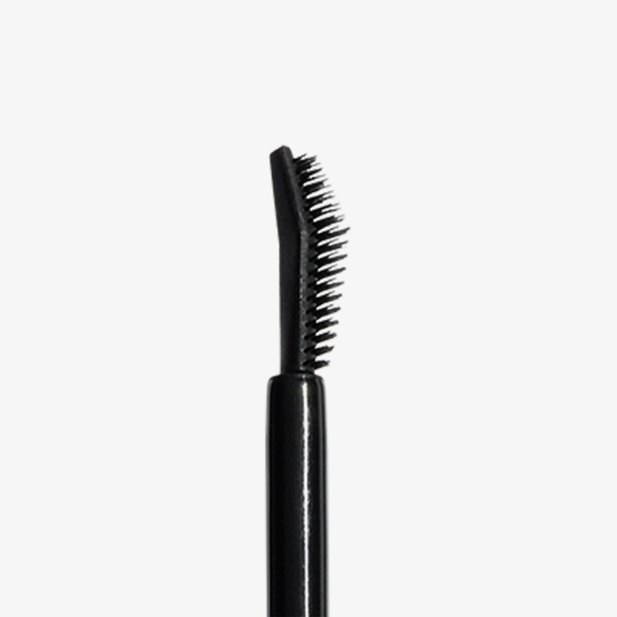 Der Brow Booster-Augenbrauengel-Applikator mit einer gebogenen Bürste mit Borsten.