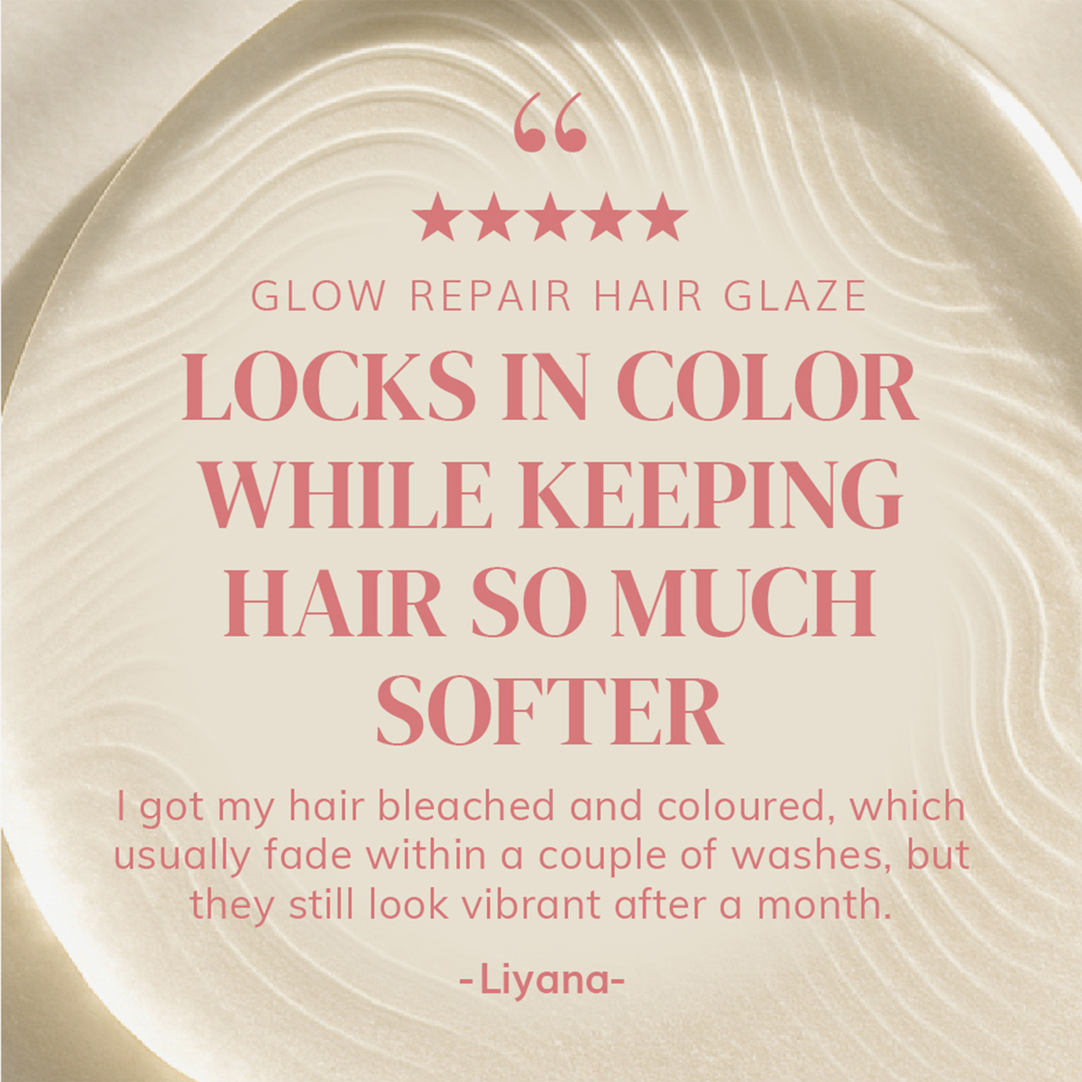 Auf einem goldfarbenen Hintergrund ist eine Bewertung zu sehen, in der beschrieben wird, dass das „Glow Repair Hair Glaze“ von Abyssian die Haarfarbe schützt und das Haar geschmeidig macht, sowie ein Erfahrungsbericht von Liyana.