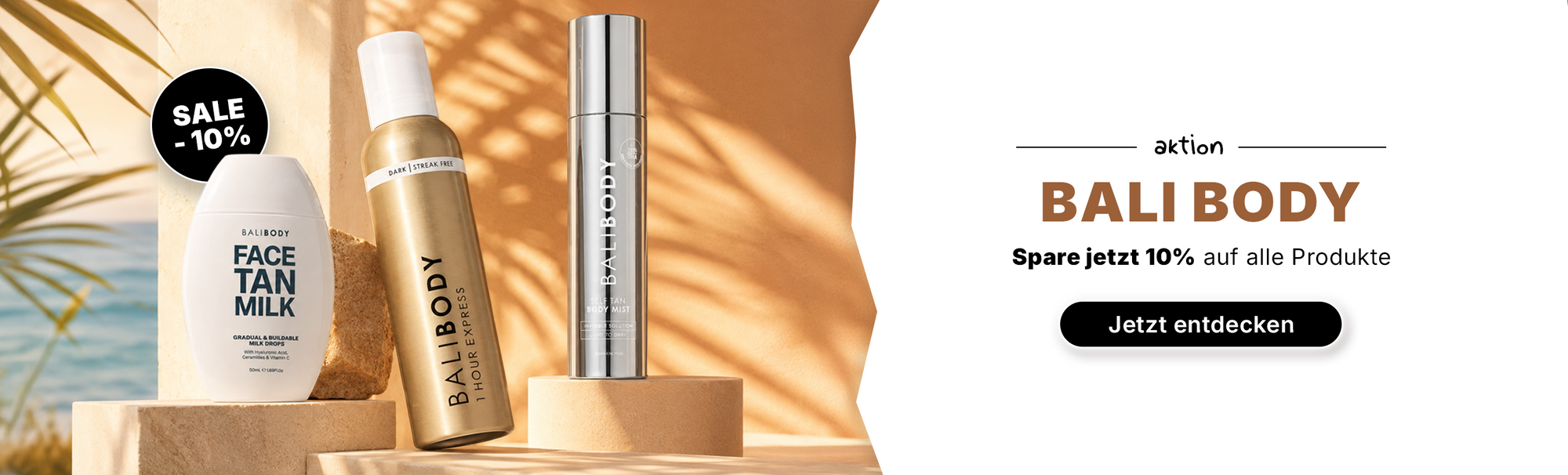 Werbebanner für Bali Body mit Face Tan Milk, 1 Hour Express Selbstbräunungsschaum und Self Tan Body Mist vor tropischer Strandkulisse. Hinweis auf 10 % Rabatt.