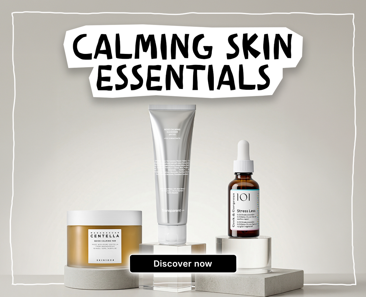 Drei beruhigende Hautpflegeprodukte mit der Aufschrift Calming Skin Essentials oben und Discover now unten.