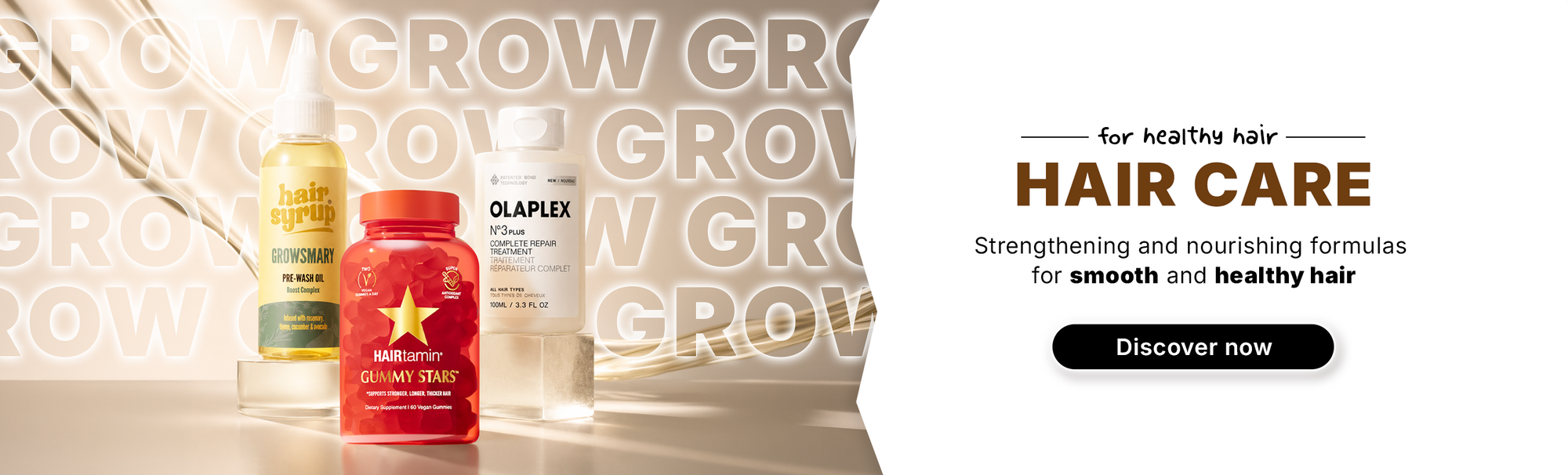 Flaschen mit Haarpflegeprodukten, im Hintergrund die Aufschriften „HAIR CARE“ und „GROW“, die für gesundes Haar werben.