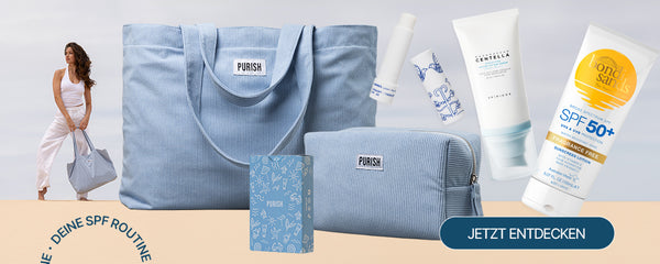 Mini-Banner mit Abbildungen der blauen Purish Strand- und Kosmetiktasche, einem Model das die Tasche im Sand hält. einem Purish Kartenspiel, und drei SPF Pflegeprodukten von Korres, Skin1004 und Bondi Sands.
