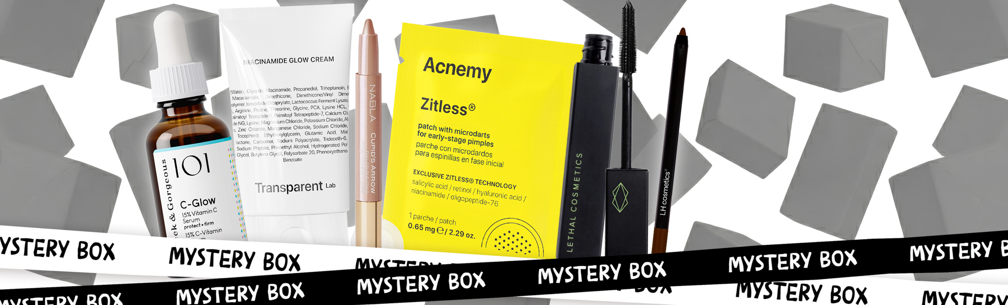 Beauty-Produkte wie Serum, Creme, Augenstift, Pimple Patch und Mascara stehen vor grauen Mystery-Boxen und Mystery-Box-Tape.