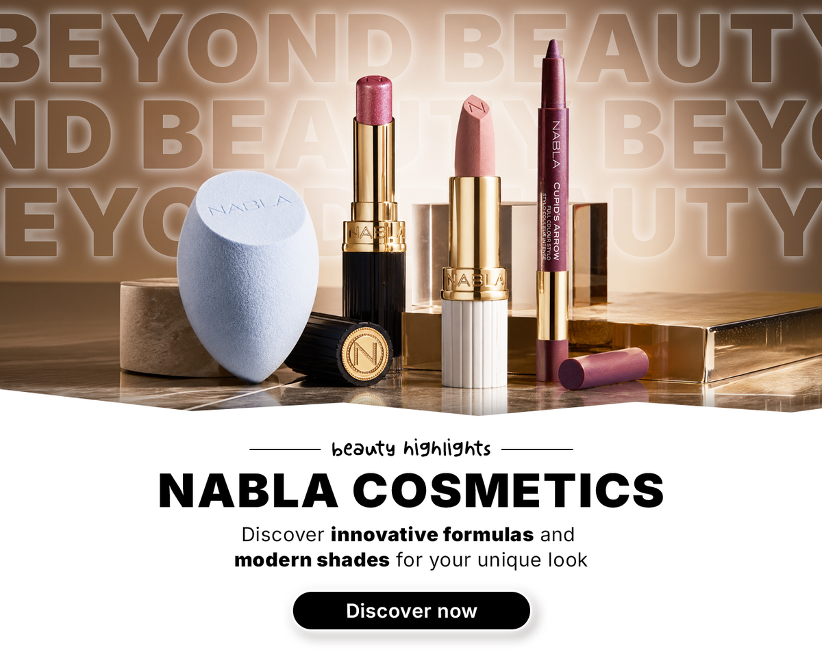 Make-up-Produkte, darunter Lippenstifte, ein Make-up-Schwamm und ein Lippenstiftstift, präsentiert mit dem Schriftzug „Nabla Cosmetics“.