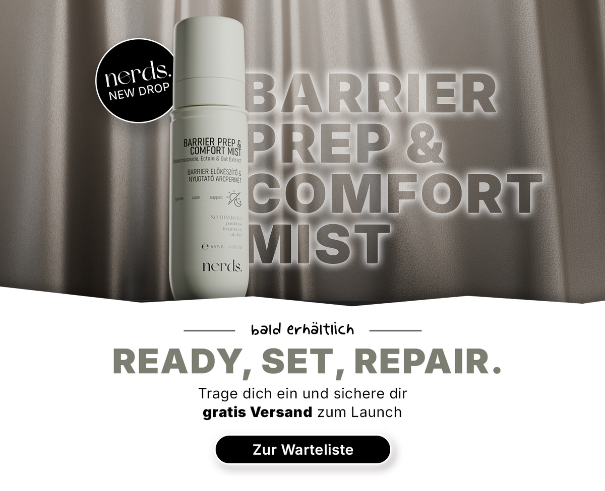 Eine Flasche Barrier Prep & Comfort Mist von nerds. mit dem Werbetext Ready, set, repair auf einem seidigen Hintergrund.
