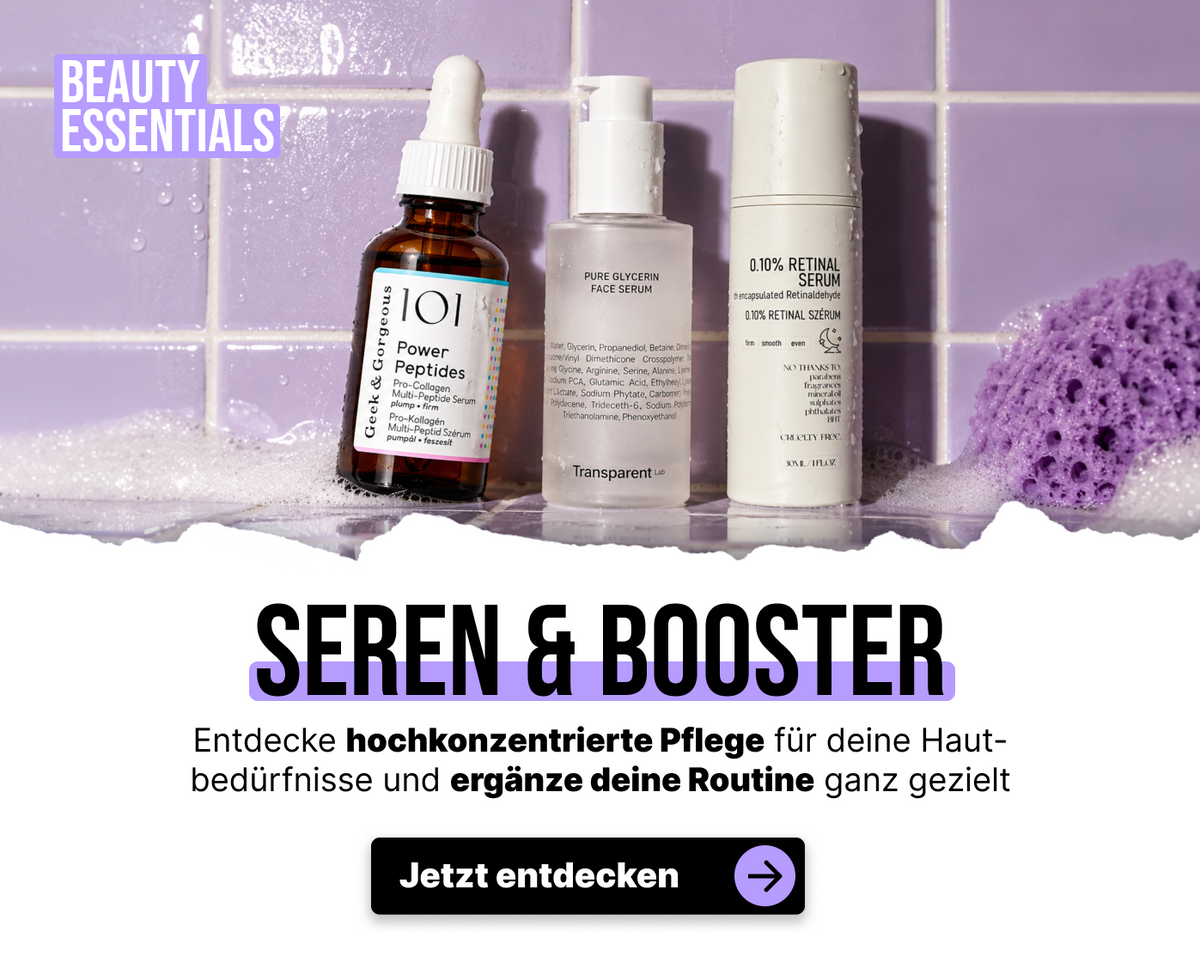 Drei Flaschen Gesichtsserum mit den Bezeichnungen Power Peptides, Pure Glycerin und 0,10 % Retinal-Serum, versehen mit einem Werbetexte in deutscher Sprache.