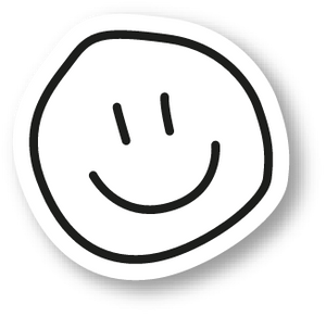 Einfaches schwarzes handgezeichnetes Smiley-Gesicht mit zwei Augen und einem geschwungenen Lächeln auf weißem Hintergrund.