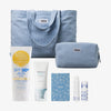 Die Summer Bag SPF Routine beinhaltet eine blaue Strandtasche und eine blaue Kosmetiktasche von PURISH, die SPF 50+ Everday Lotion bon Bondi Sands, das SKIN1004 Madagascar Centella Hyalu-Cica Water-Fit Sun Serum, das PURISH Kartendeck und den Yoghurt Lip Balm von KORRES.