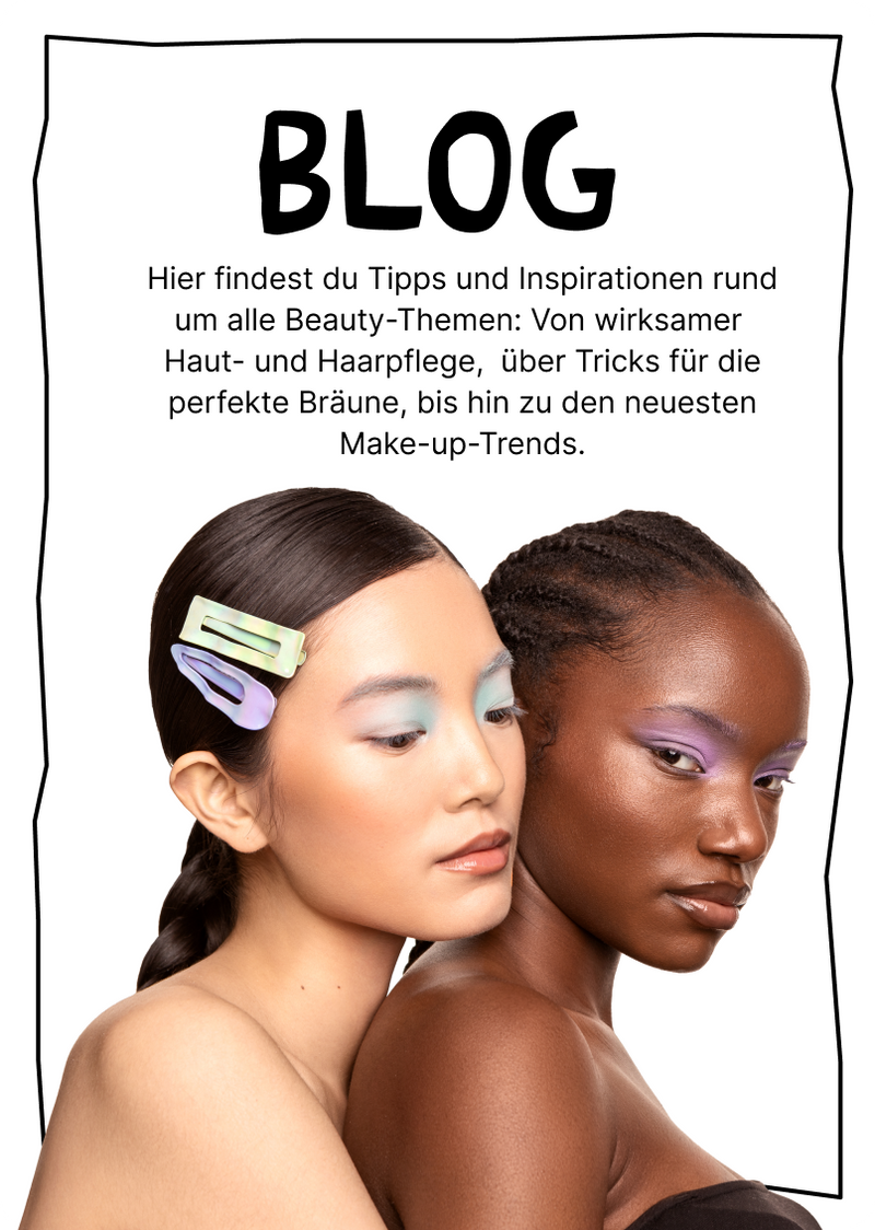 Zwei Frauen mit pastellfarbenem Make-up posieren gemeinsam; ein deutscher Text über ihnen stellt einen Beauty-Blog vor, der Tipps und Trends zu Haut, Haaren und Make-up behandelt.