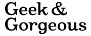 Schwarzes Geek & Gorgeous Logo auf transparentem Hintergurnd.